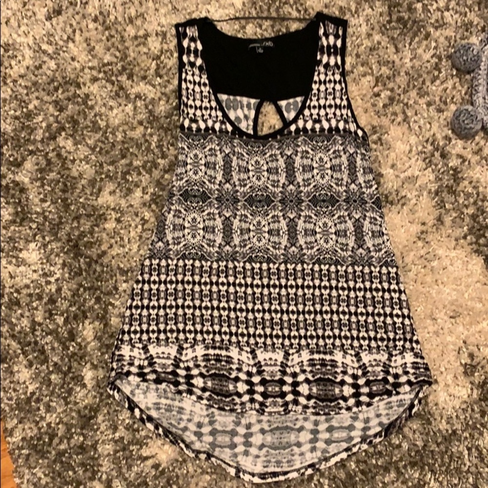 Black and white comfy TaNk ToP!!!